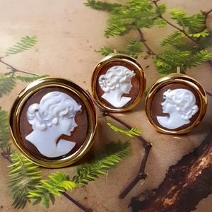 Gold over 925, Handcarved Cameo, made in Italy. . RING ONLY. FIRM.